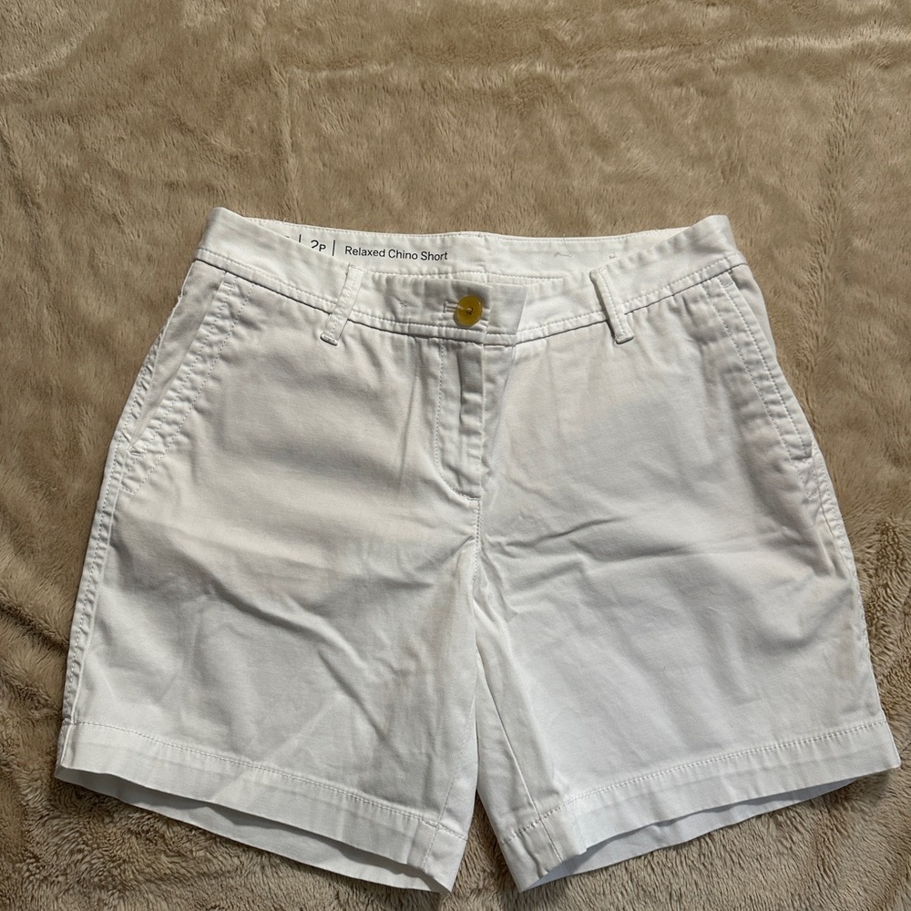 Relaxed Chino Shorts - White